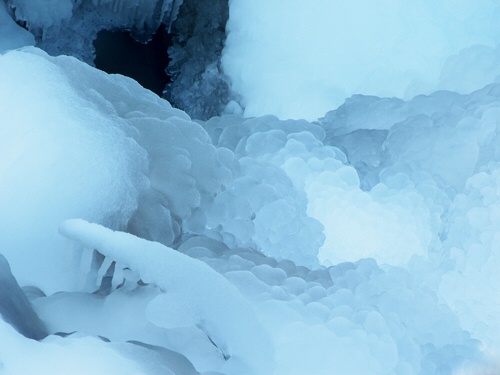 eisiger Lainbachfall Kochel am See im Winter